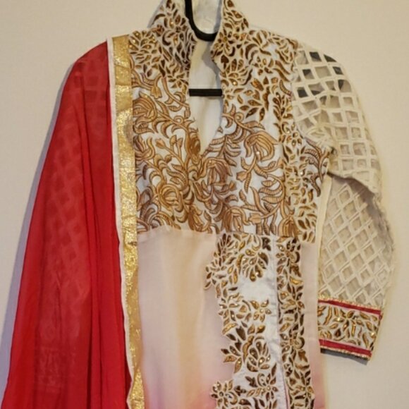 Red and Cream White Chudidar Long Sleeve - Picture 4 of 4